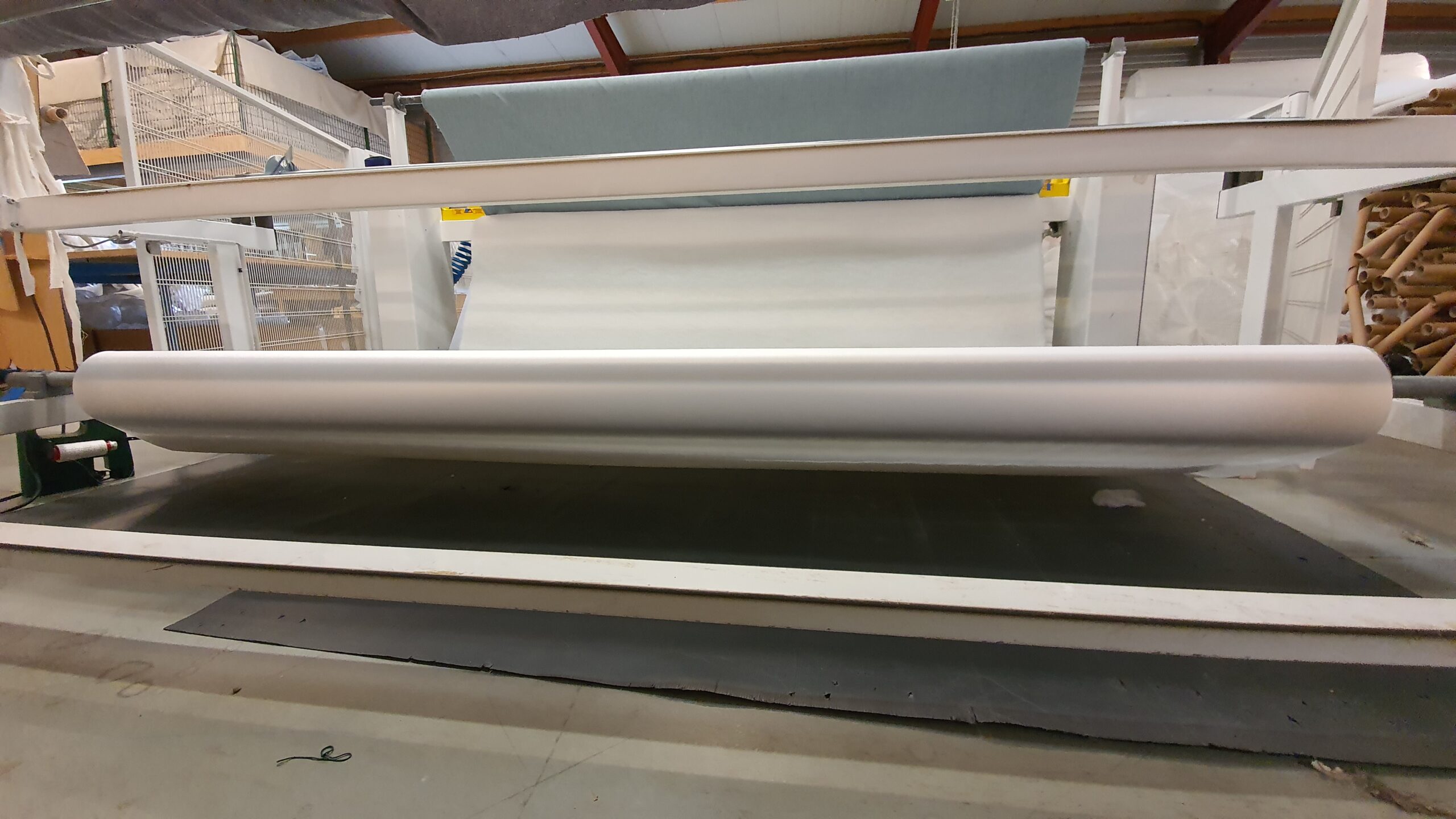 Regrouper certaines opérations et mettre en flux les opérations entre l'approvisionnement, la fabrication puis l'expédition
